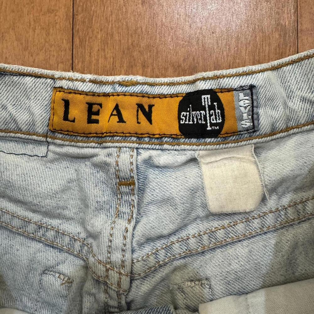 SOLD Silver Tab Levi's light wash cut off shorts Sz. XS/S - Picture 4 of 4